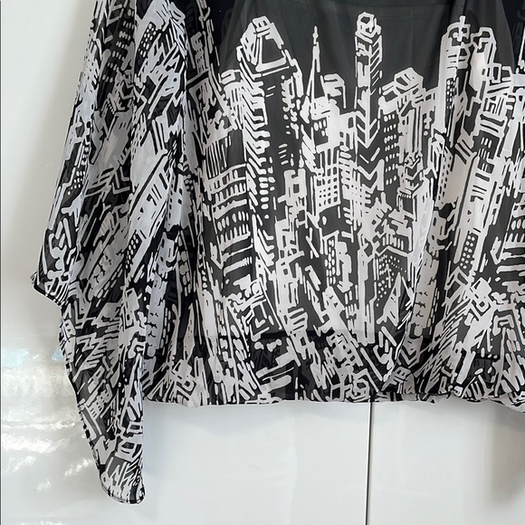 ALFANI NWOT Sheer Black and White City Graphic Flowy Blouse and Tank, Size M - Picture 9 of 11